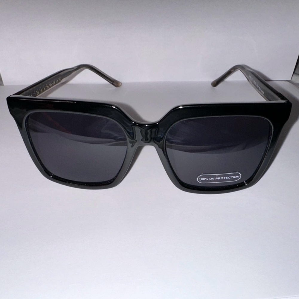 Bethenny Large Black D Frame Sunglasses with Case and attached Cloth